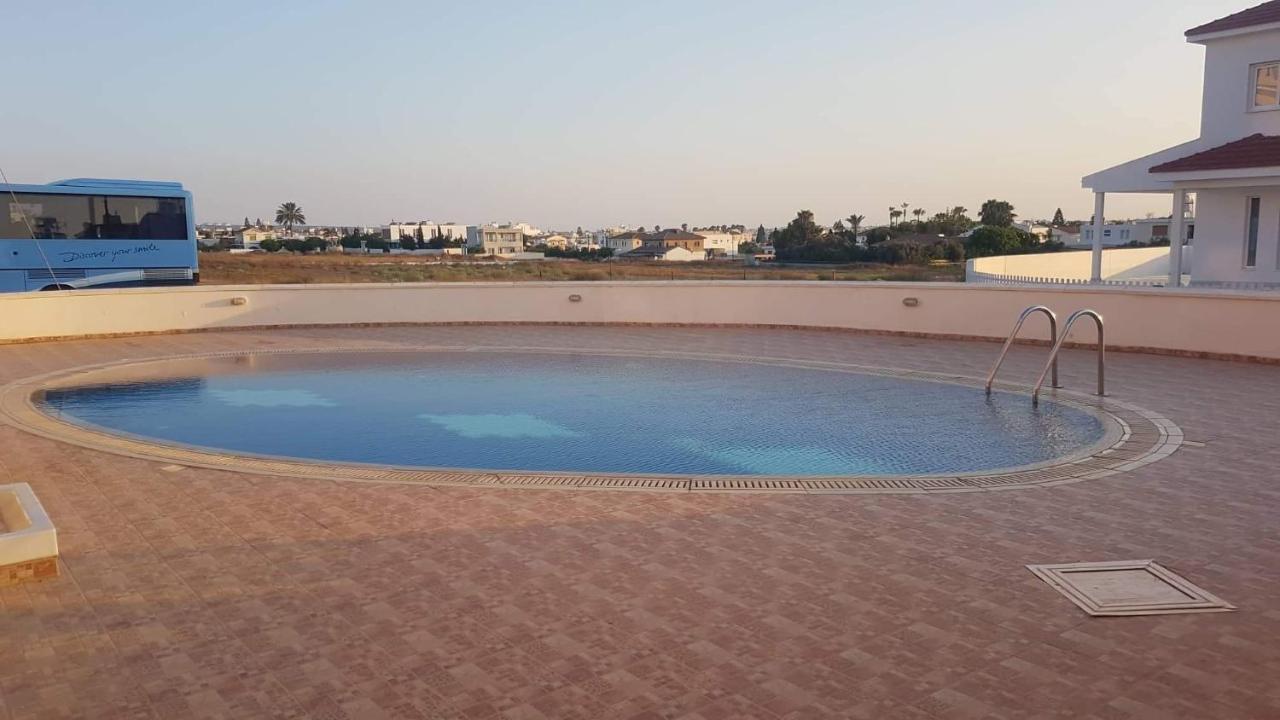Andris Apartment Paralimni Exteriör bild