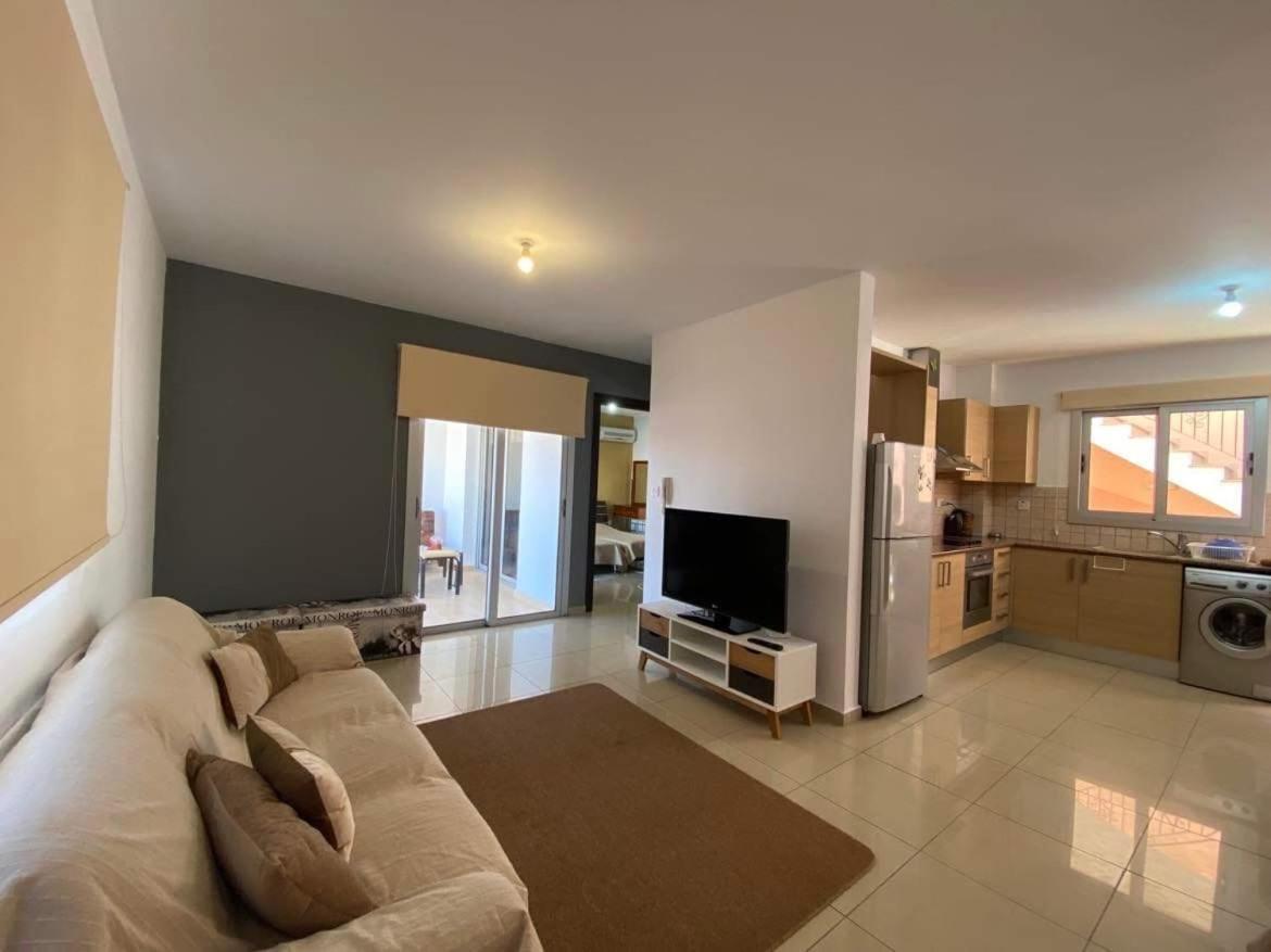 Andris Apartment Paralimni Exteriör bild